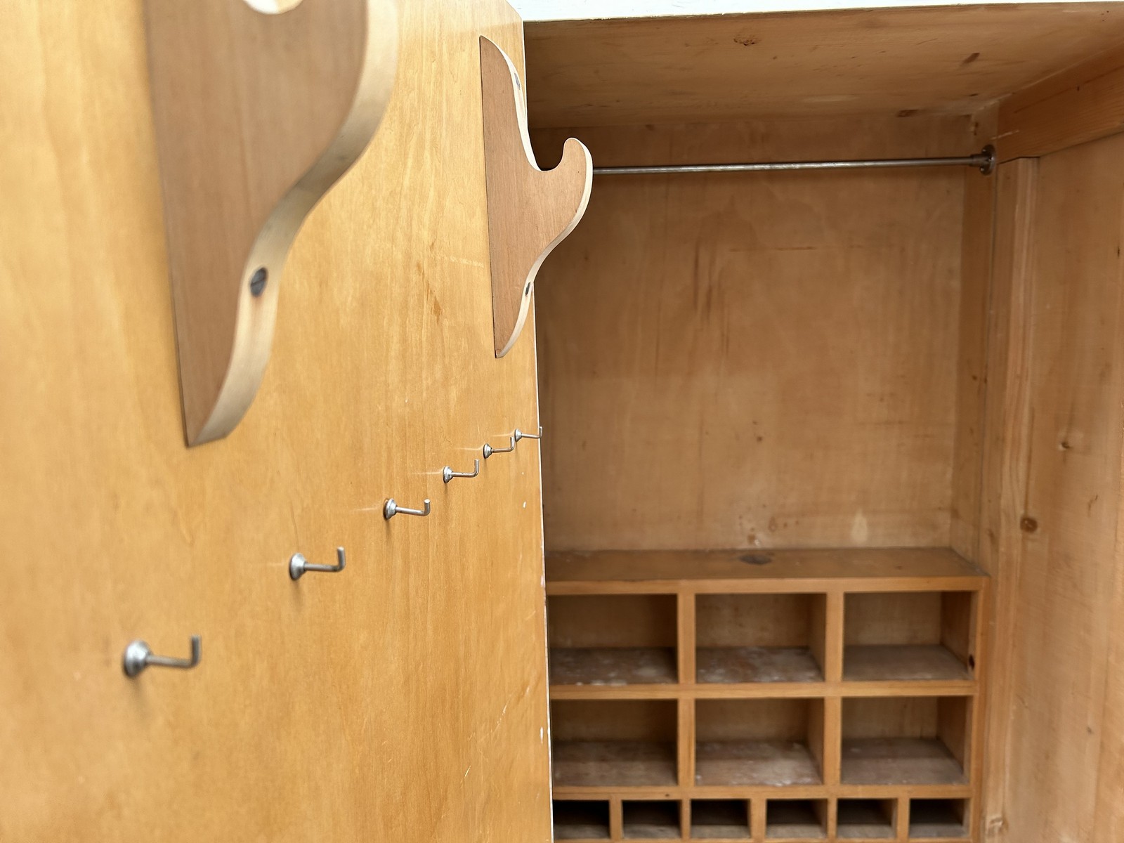 Küchenschrank antik MidCentury Vintage Möbel creme Omas Schüttenregal Küchenschrank antik MidCentury Vintage Möbel creme Omas Schüttenregal