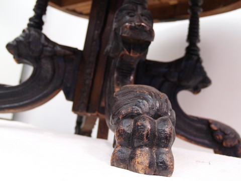 antiker Tisch Löwen