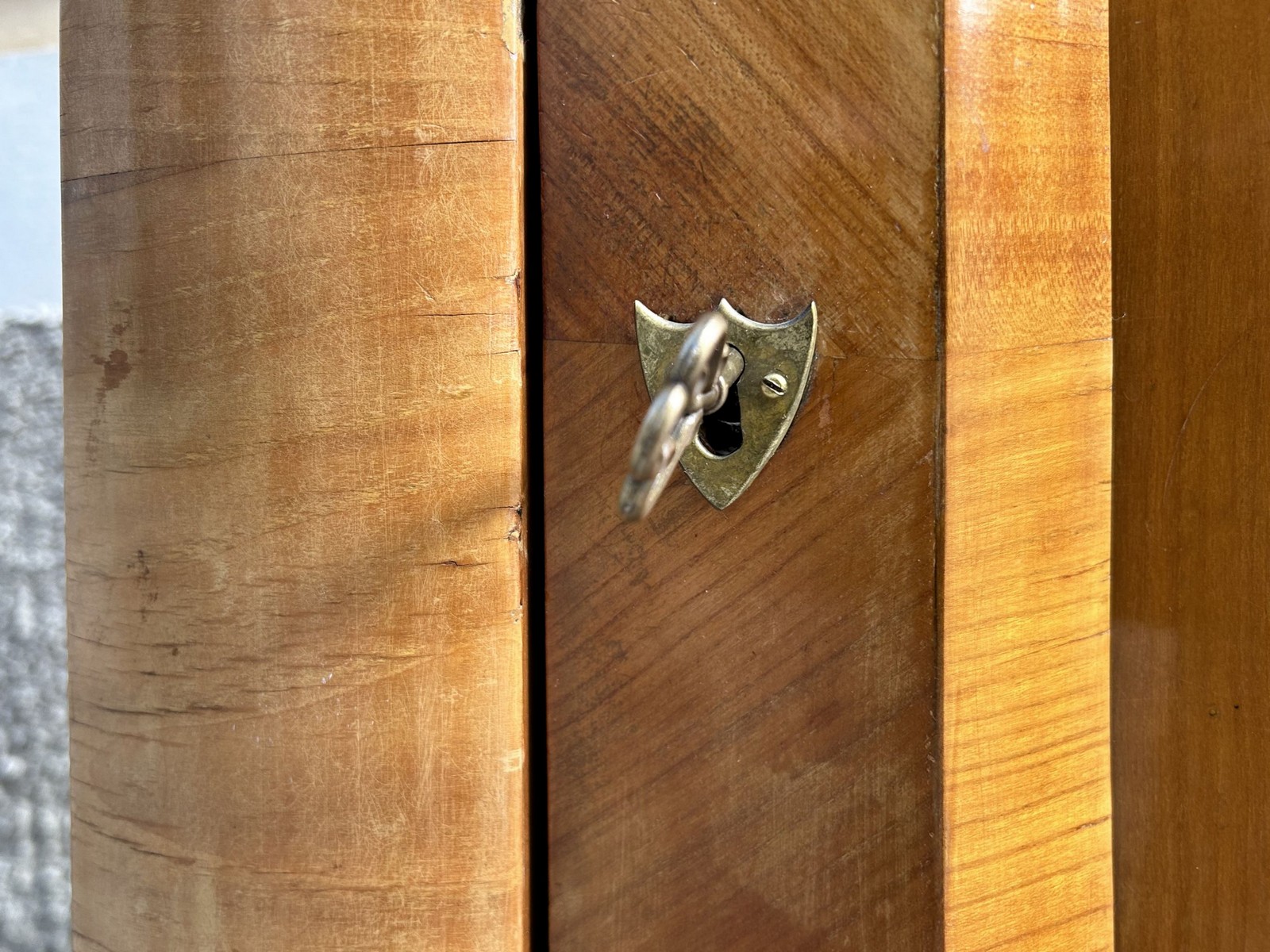 Schrank Biedermeier tapeziert
