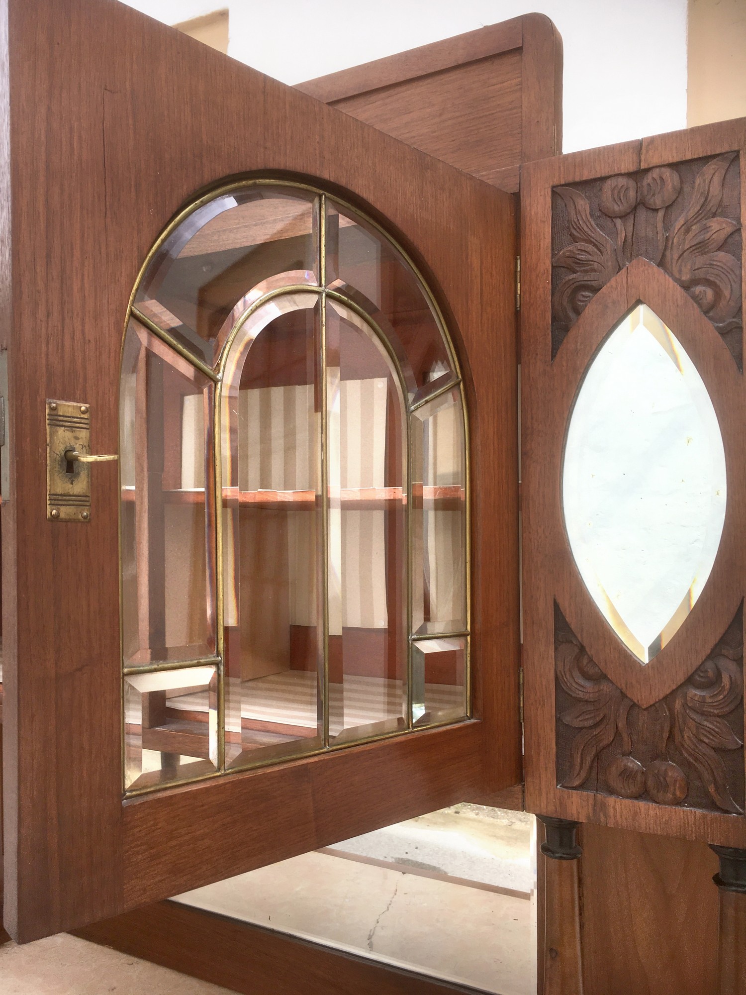 Jugendstil Schrank ArtNouveau secessionistisch Kredenz Vitrine antik Kirschen beschnitzt Jugendstil