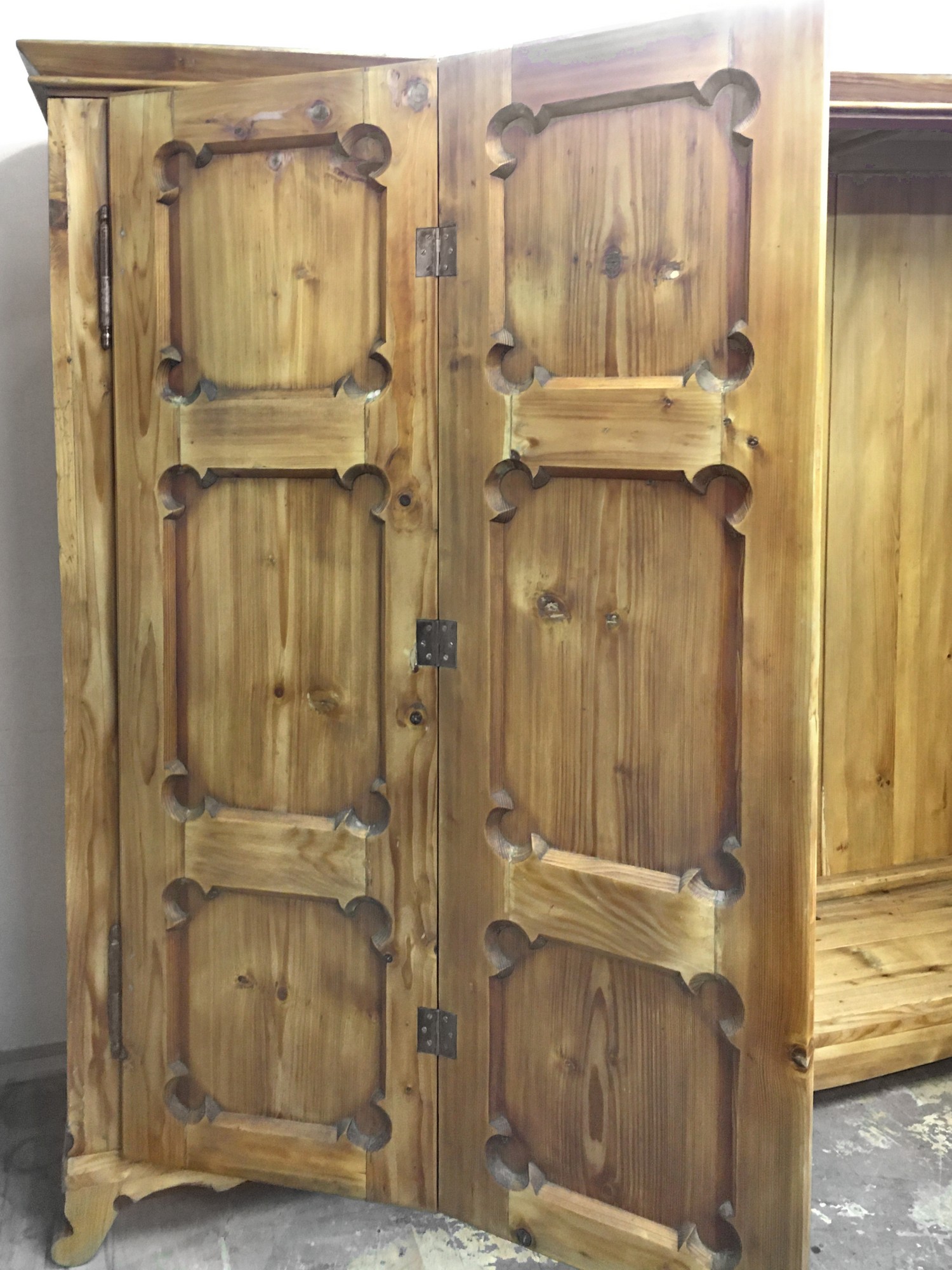 Schrank Steckschrank Klapptüren Kleiderschrank antik restauriert Sakristeischrank
