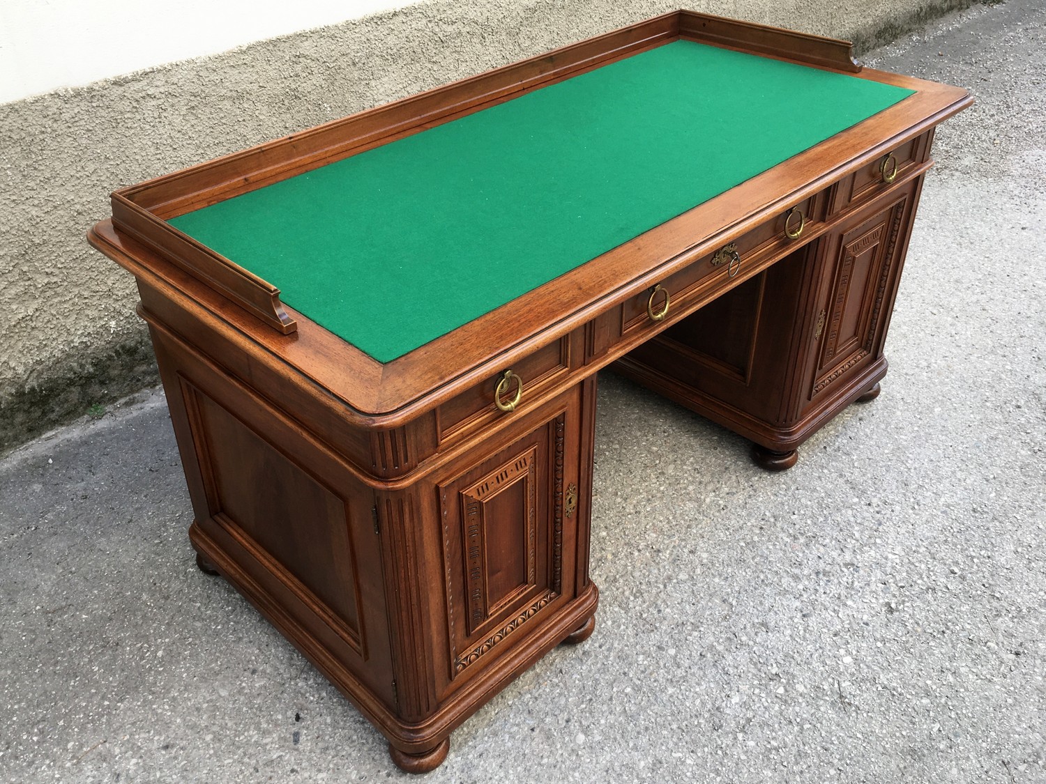 Schreibtisch Historismus antik restauriert groß Freisteher Herrenschreibtisch