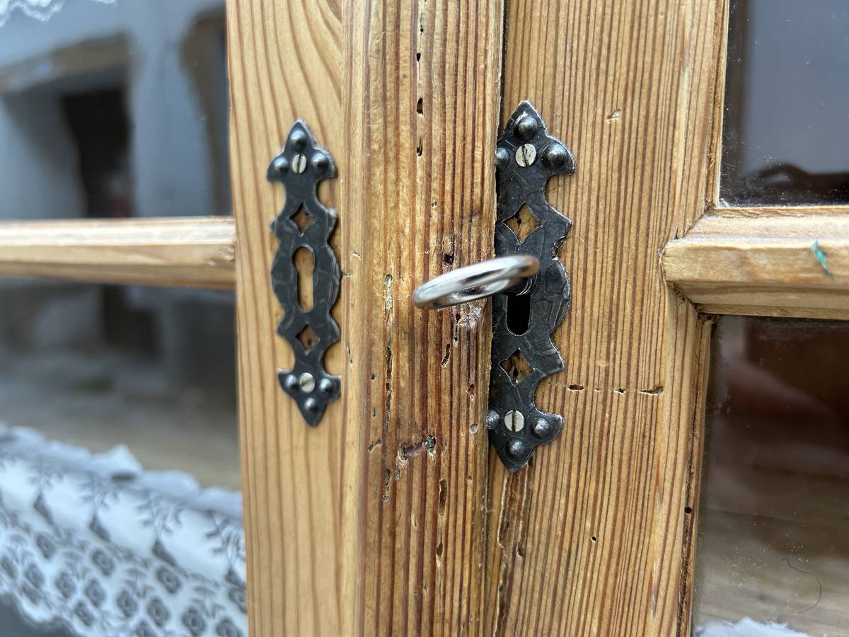 Bauernschrank antiker Küchenschrank Altholz Geschirrschrank rustikale Antiquität Bauernmöbel kaufen