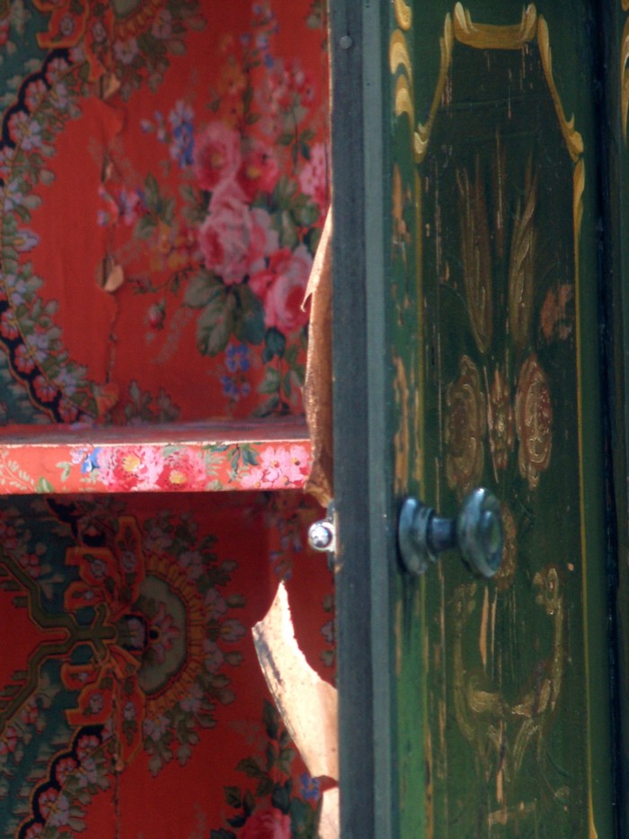 Haengeschrank handbemalt