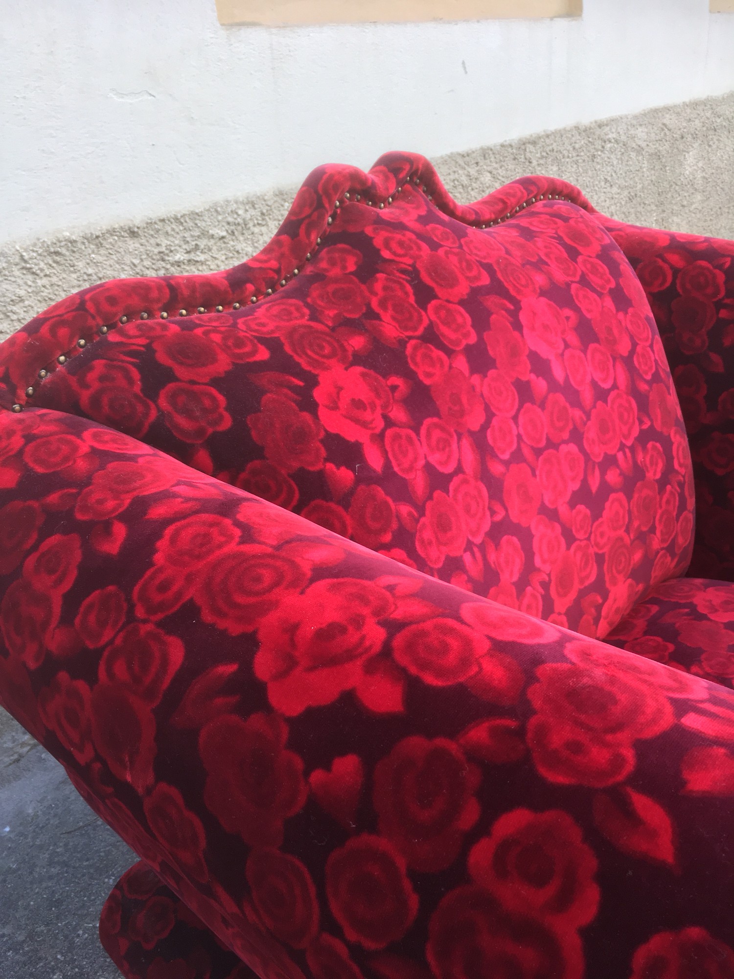 BRETZ Sofastuhl Emily rot Rosenstoff Designklassiker