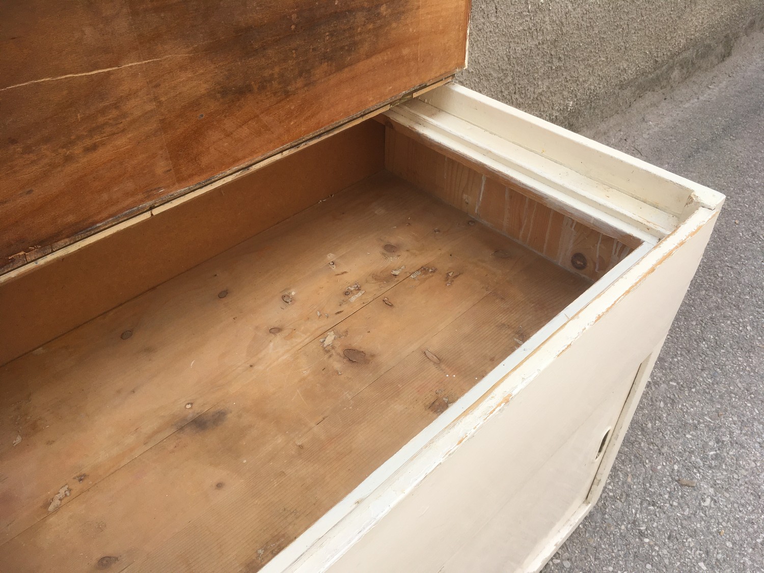 Kommode Vintage weiß Vollholz antik Omas Küchenschrank 30er-/40er-Jahre Schiebetüren Truhe