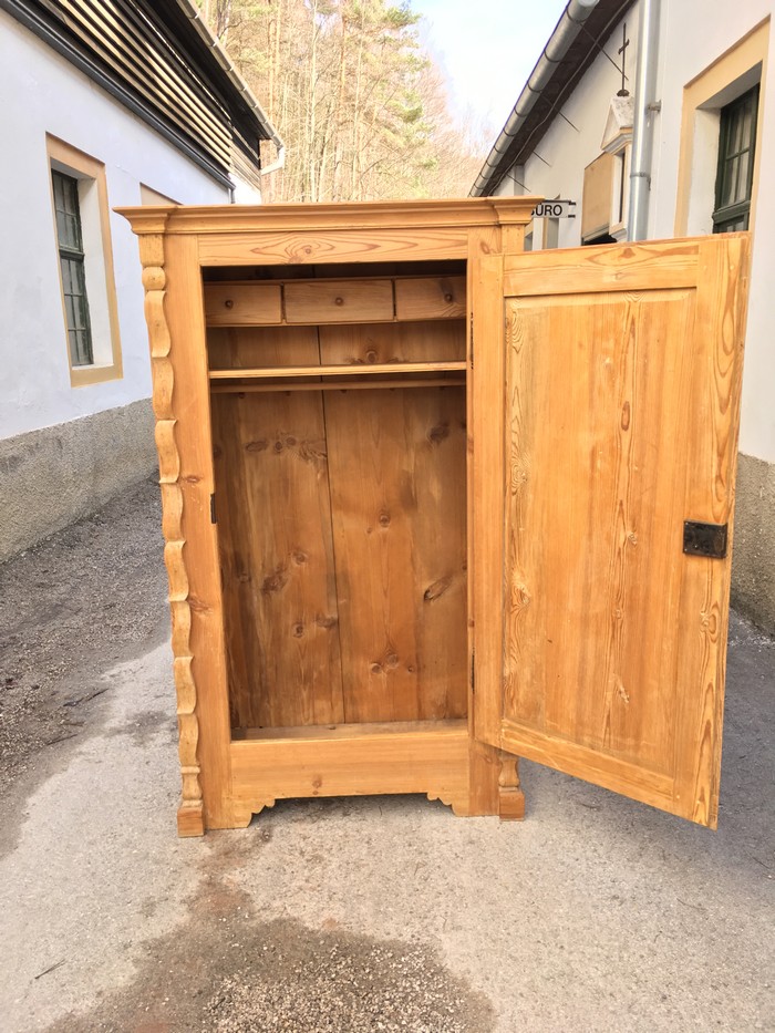 Schrank antik