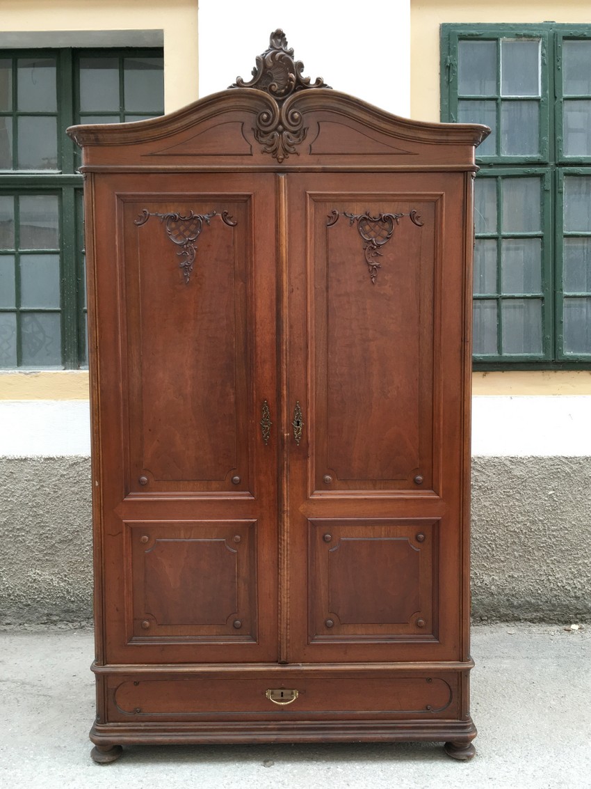 Historismus Kleiderschrank antik beschnitzt Nussholzfurnier Pfeifenbarock