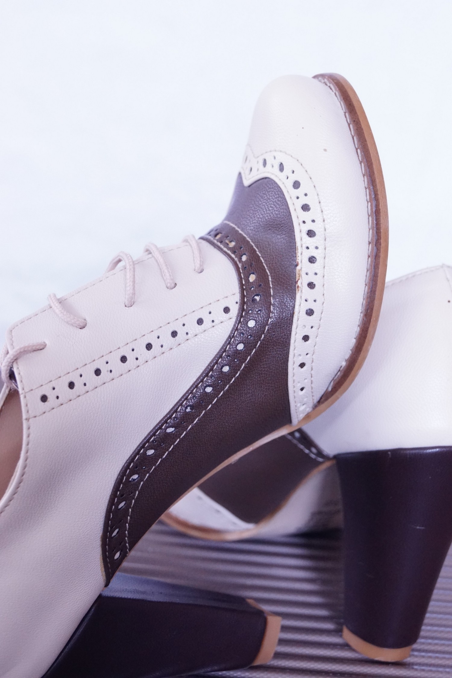 Richelieu Damenschuhe Gr. 38 creme-braun Charleston Design