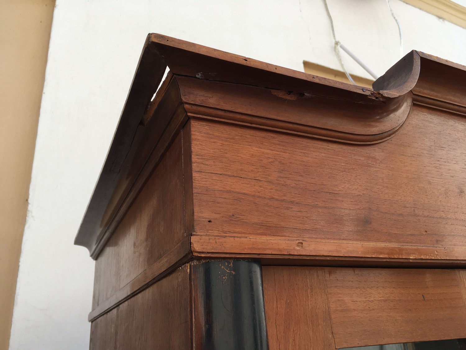 Dielenschrank Jugendstil Glasfelder Kleiderhaken Garderobe