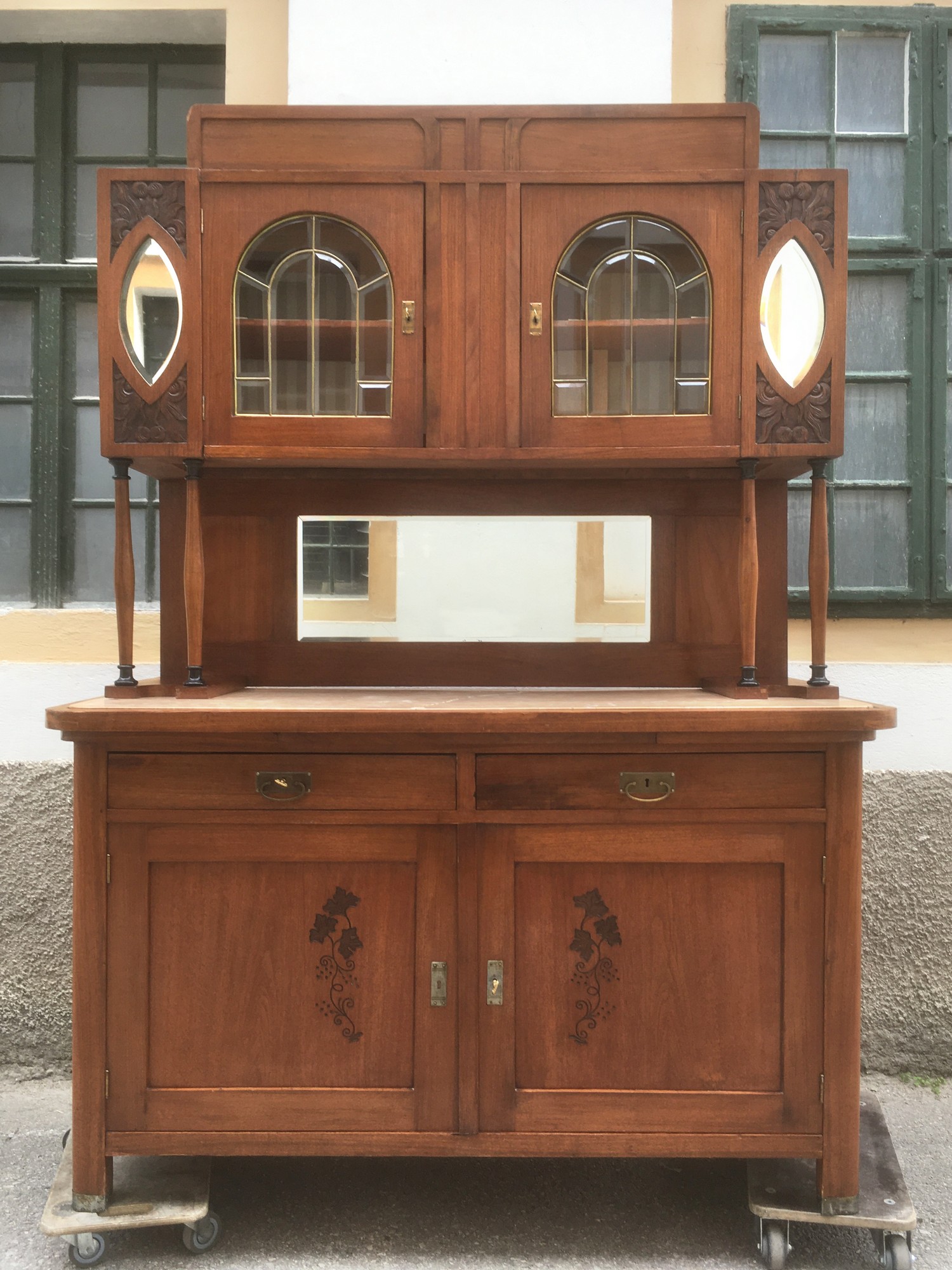 Jugendstil Schrank ArtNouveau secessionistisch Kredenz Vitrine antik Kirschen beschnitzt Jugendstil