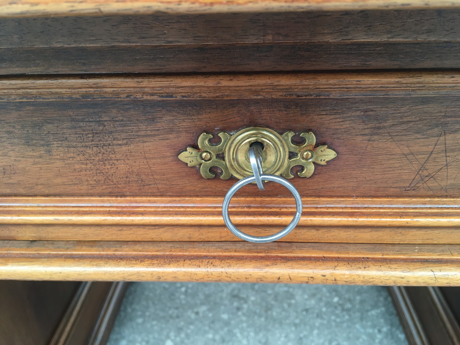 Schreibtisch Historismus antik restauriert groß Freisteher Herrenschreibtisch