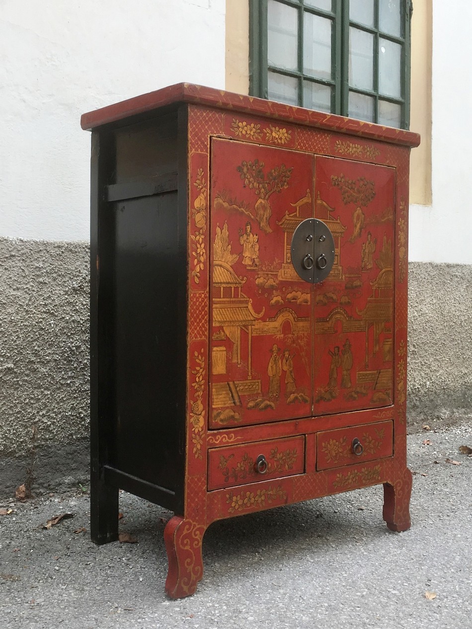 Hochzeitsschrank China rot gold Mönch