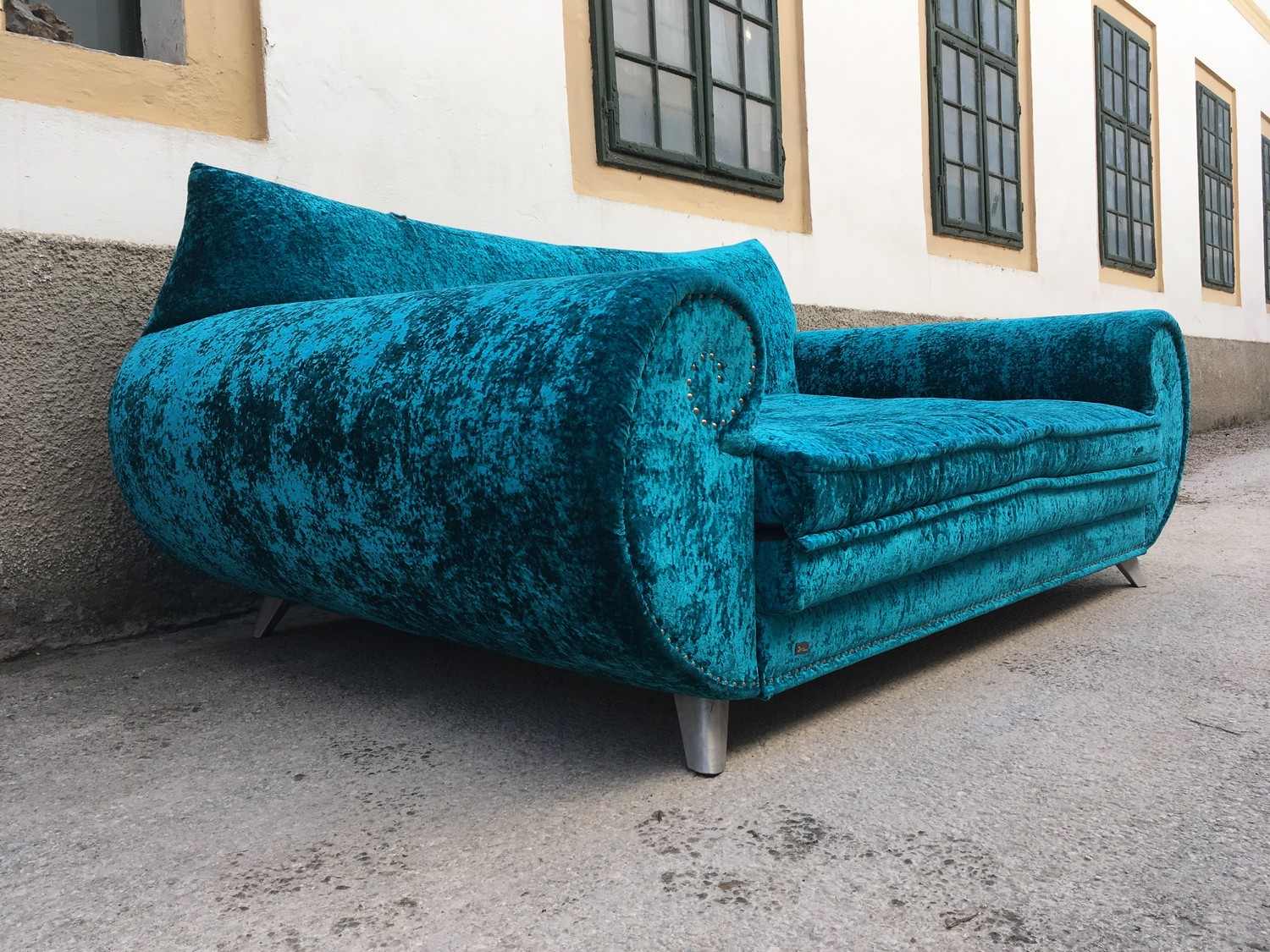 Bretz Sofa Gaudi ausziehbares Bettsofa Schlafsofa Schimmersamt türkis blau silber Designermöbel