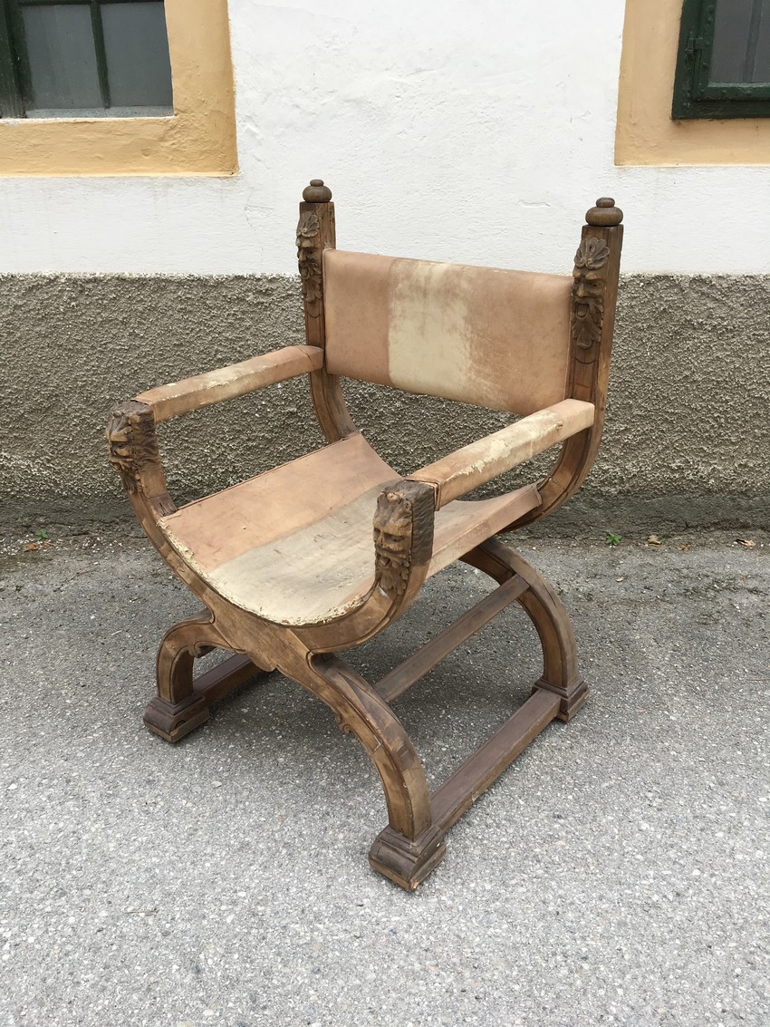 Stuhl antik Lutherstuhl mit Armlehnen Fratzen Maskeronen Satyrköpfe