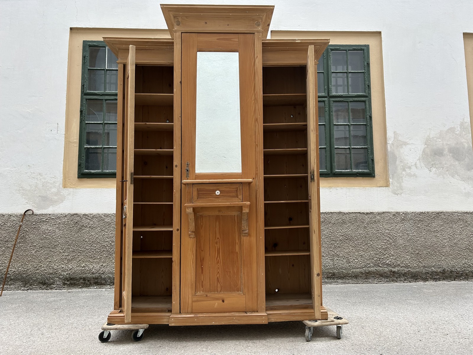 Antiquität Bauernschrank antike Garderobeschrank Vollholz Möbel