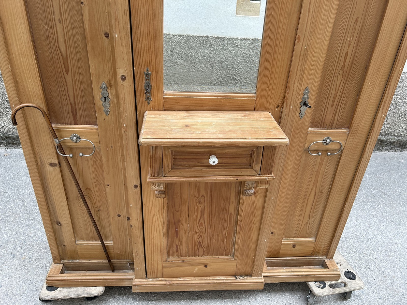 Antiquität Bauernschrank antike Garderobeschrank Vollholz Möbel