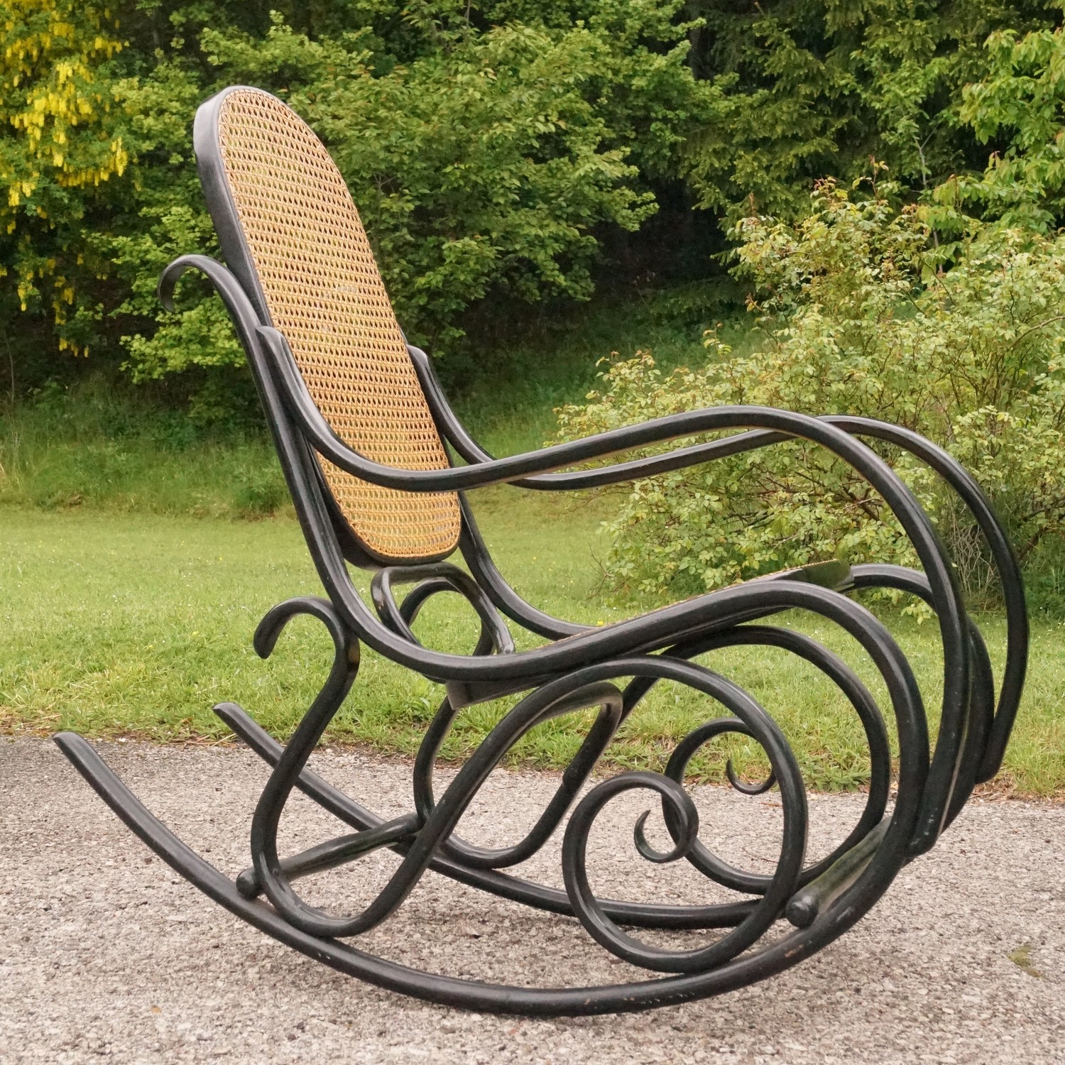 Thonet Schaukelstuhl schwarz Bugholz Schaukelsessel Original