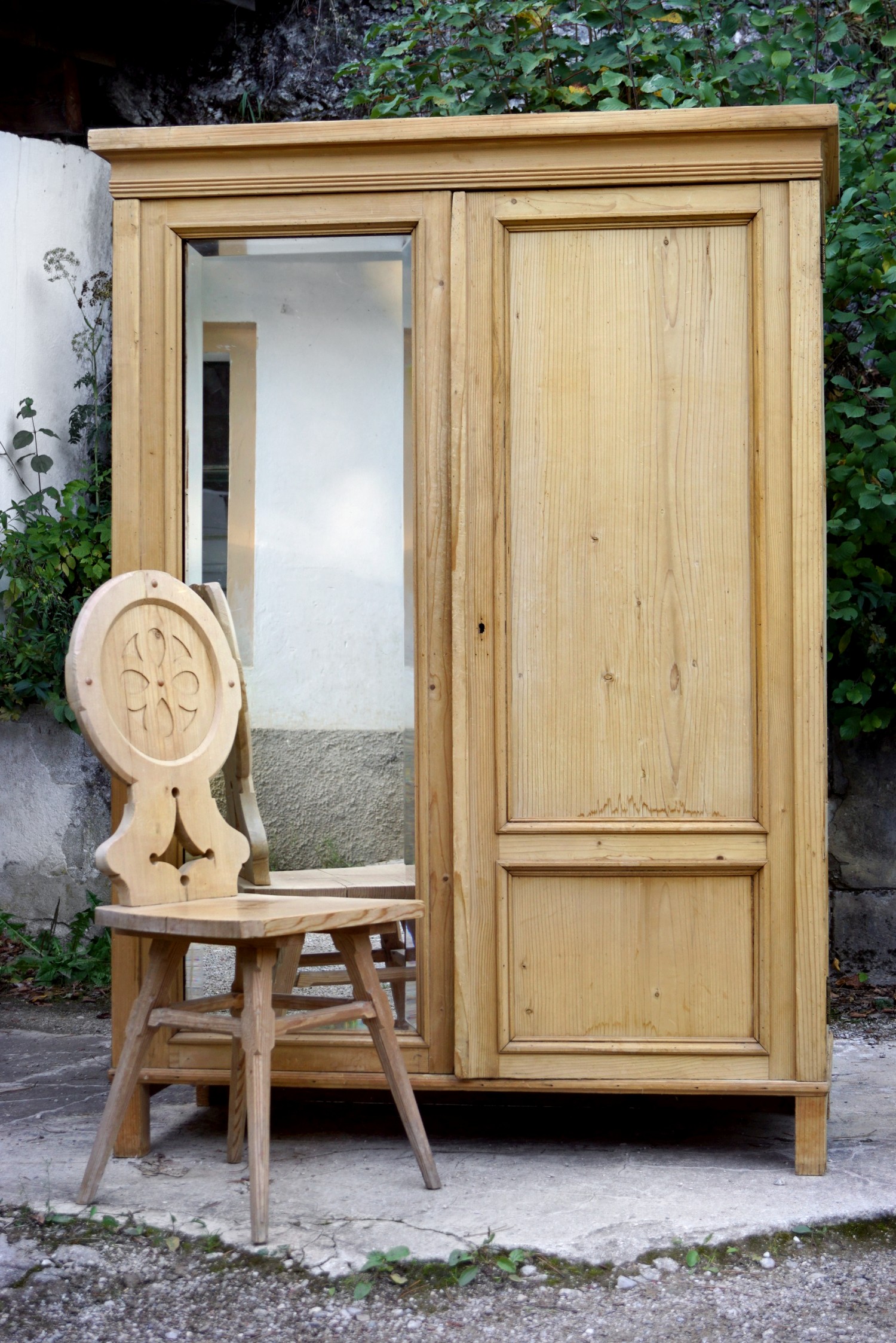 Bauernmöbel Weichholz Schrank Sessel Spiegel Garderobe antik