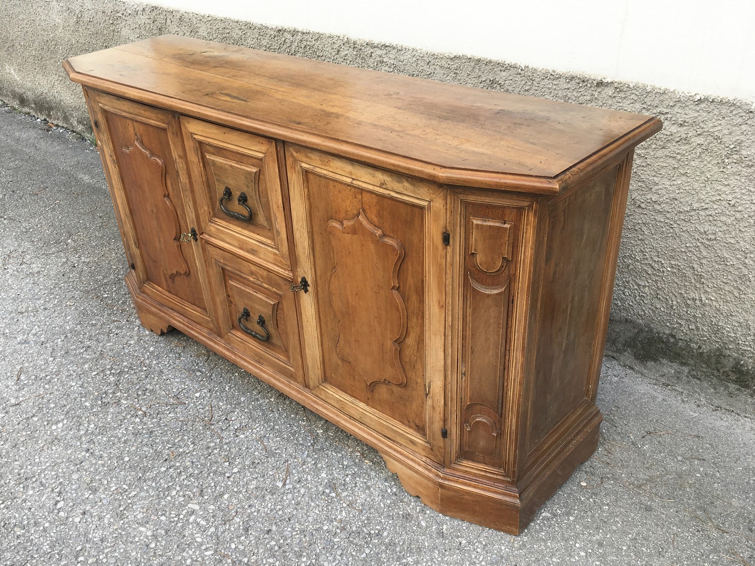 Kommode Sideboard Anrichte Antikstil Altholz stattliches Möbel im Ritterstil