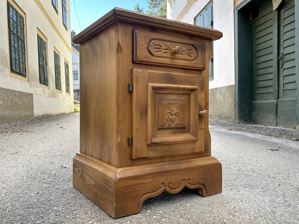 Voglauer Kommode anno 1600