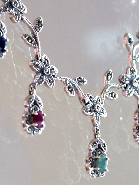 Rubine, Smaragde und tiefblaue Saphire Collier 925 Silber