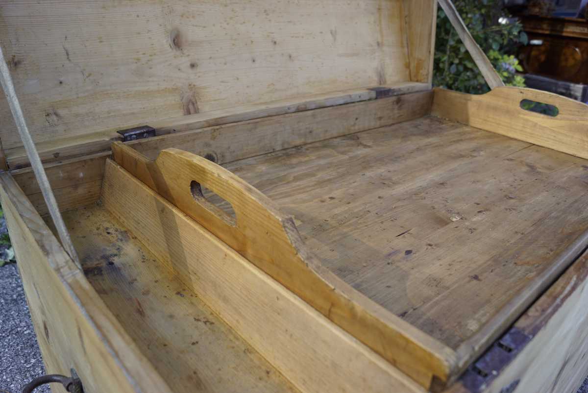Truhe Tablett