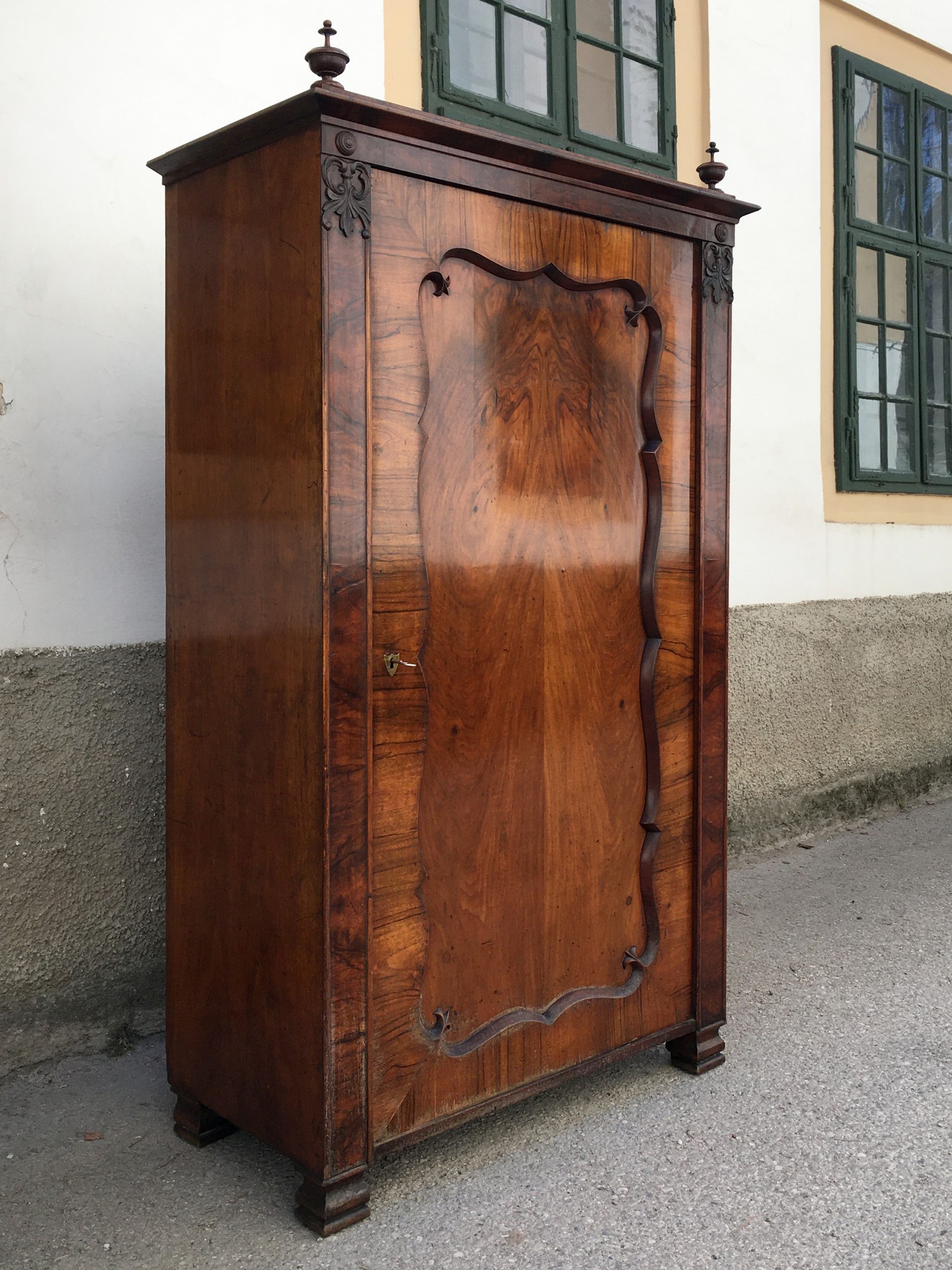 Schrank Kleiderschrank Biedermeier Nussholz Original Brezelschrank antik