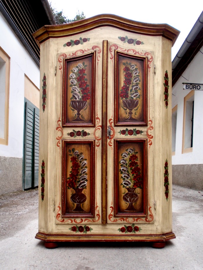 Bauernschrank bemalt