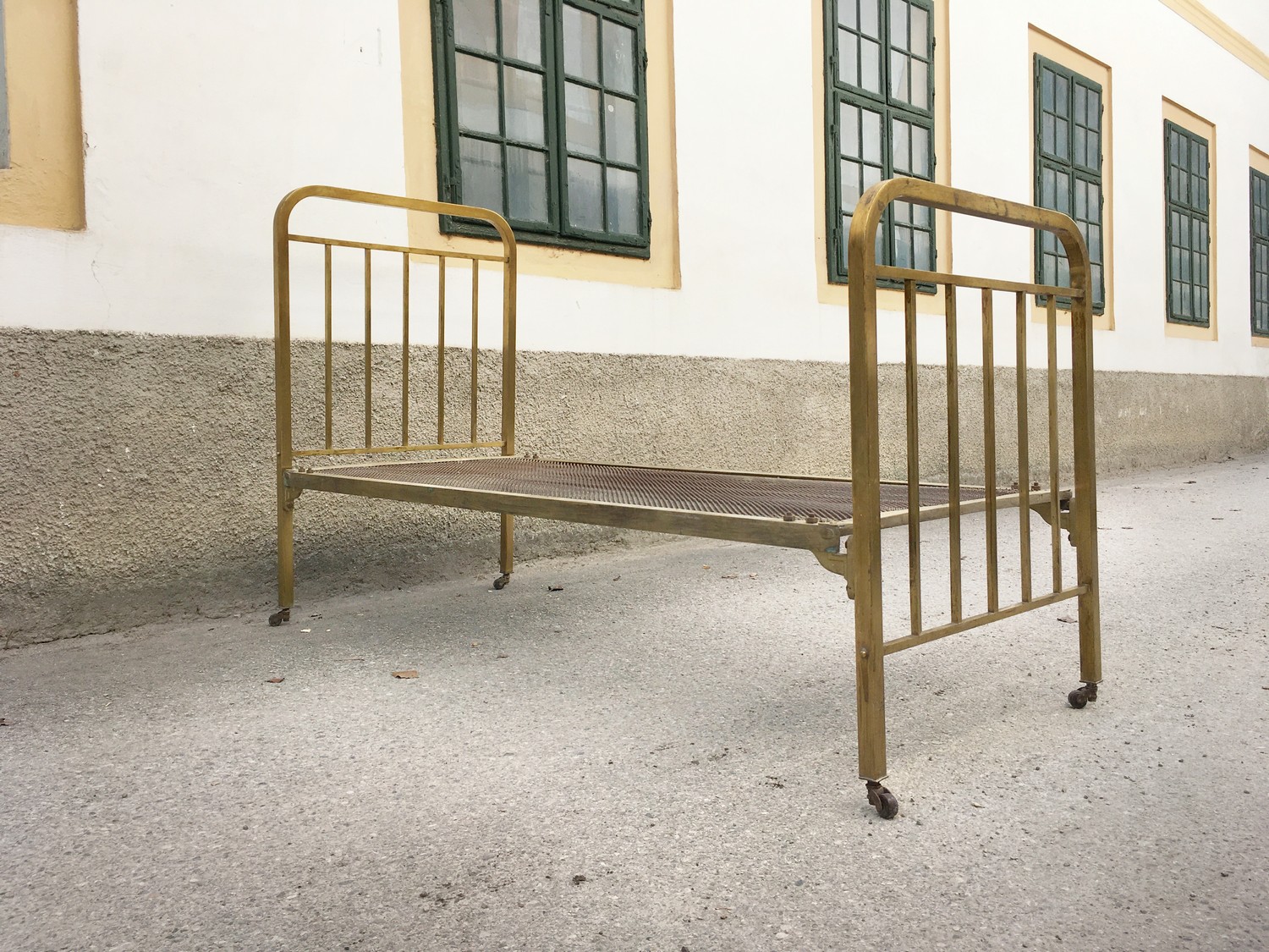 Kinderbett antik Metall