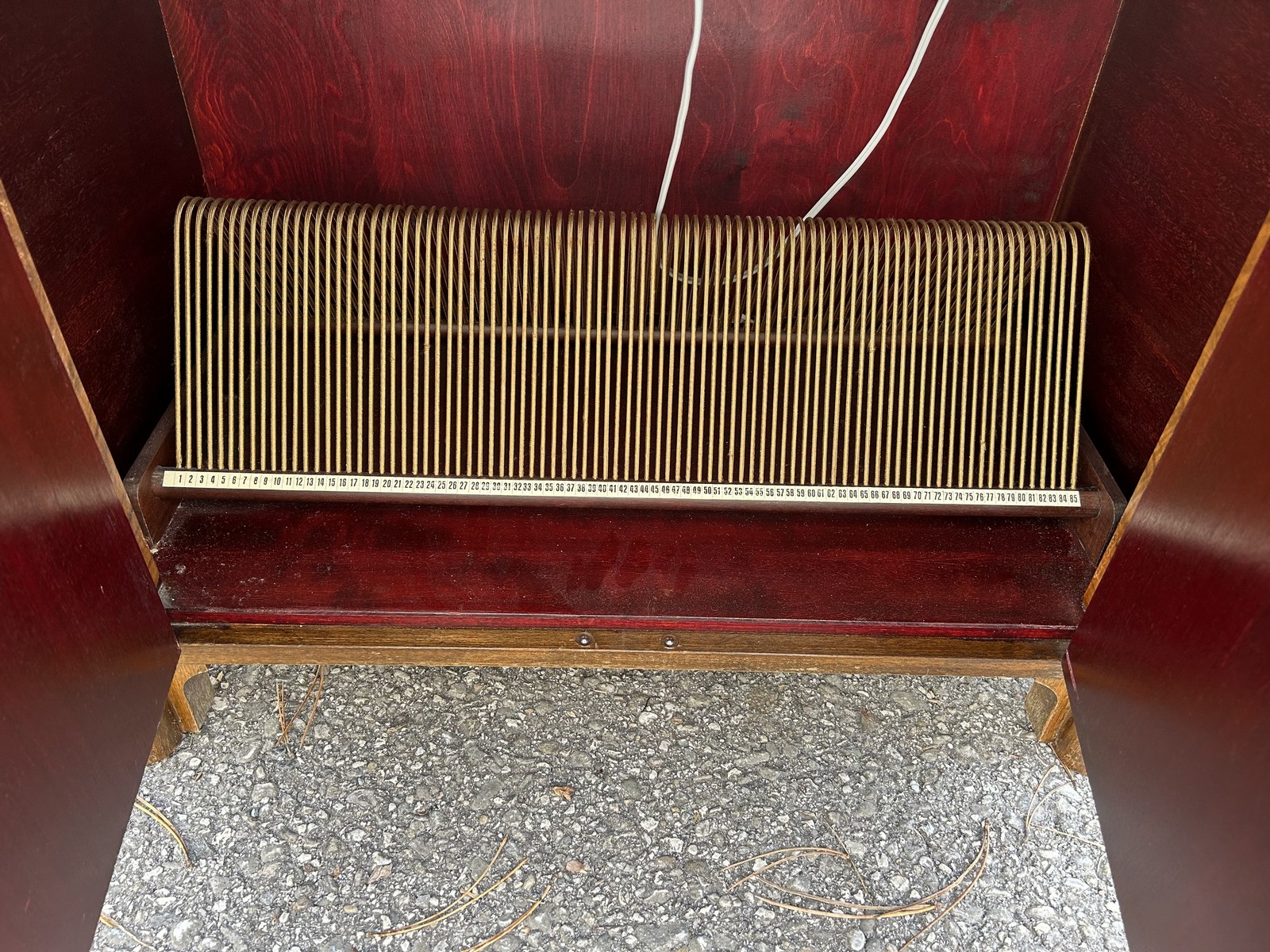 antiker Musikschrank 1940er-Jahre Antiquität Kommode Artdeco Plattenspielerschrank Vintage Design Brutalismus Holz Furnier