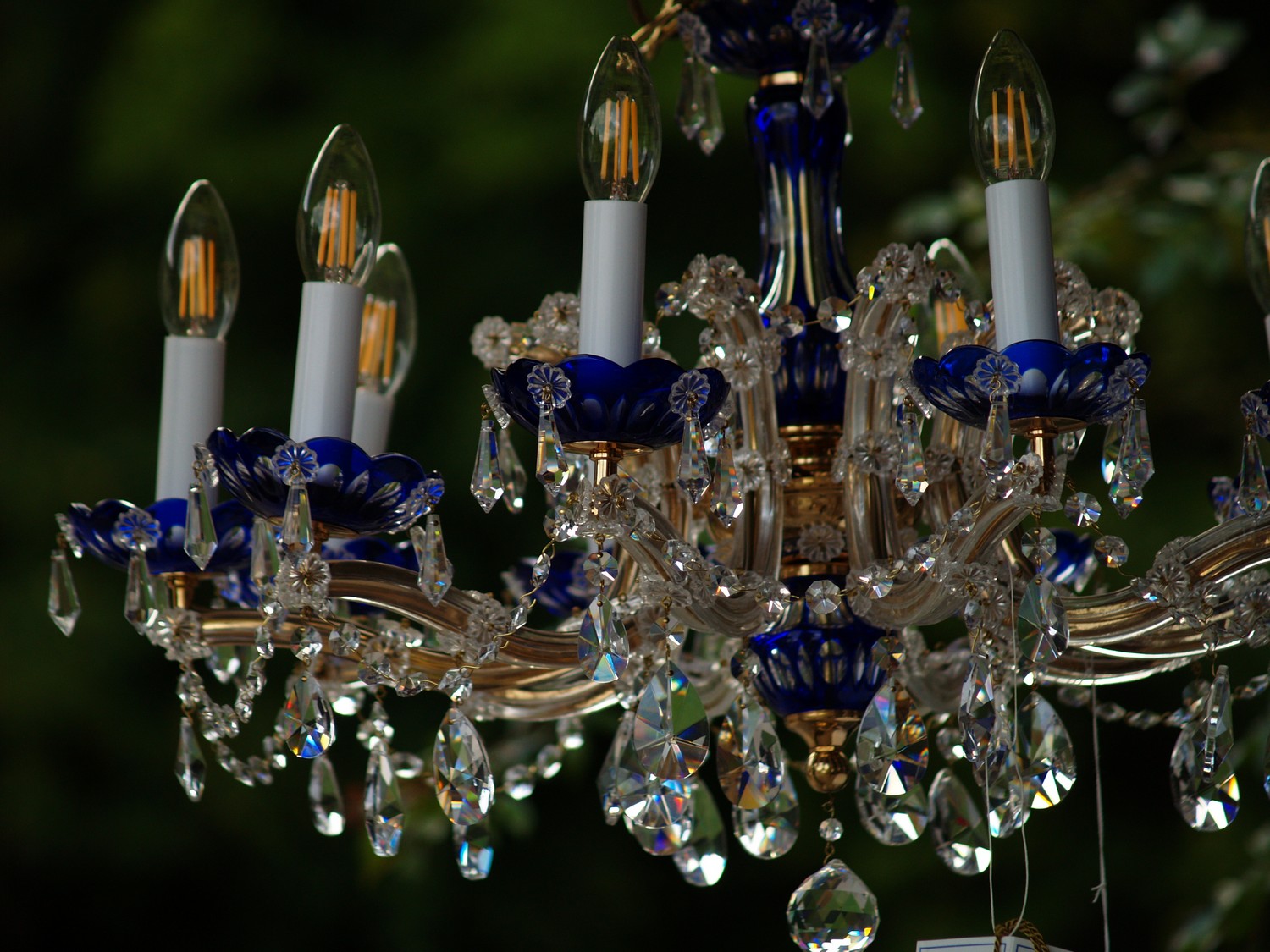 Bleikristall Kronleuchter Böhmisch Design ORION Original Lampe Luster Bleikristalle Kristalle mundgeblasen geschliffen Ausstellungsstück Sale Leuchter Prismen 10-flammig 12 14 60 funkelnd spektralfarben blau gold maria theresia Luster vienna Überfang