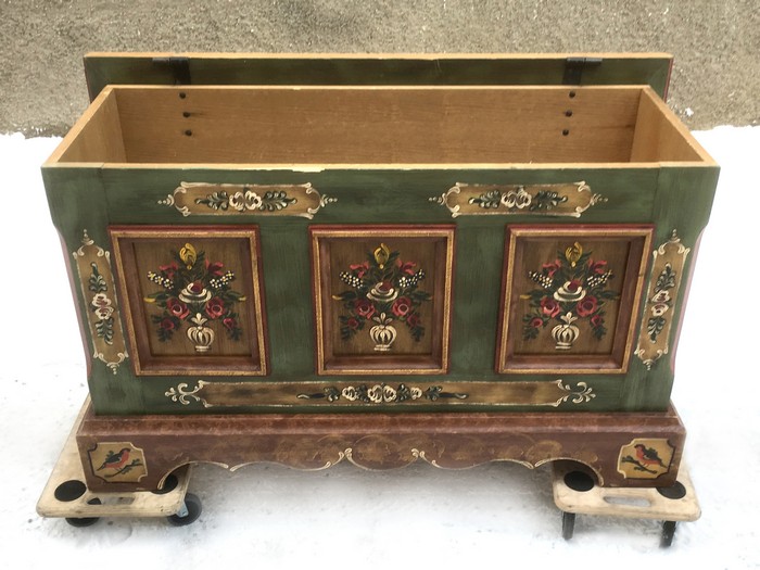 Bauerntruhe grün bemalt