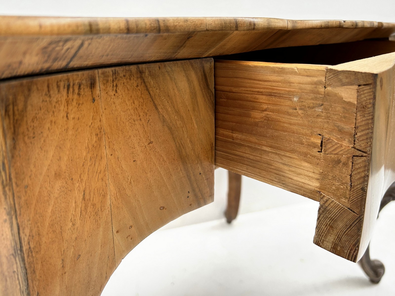 Tisch antik Biedermeier Nussholz Antiquität um 1800