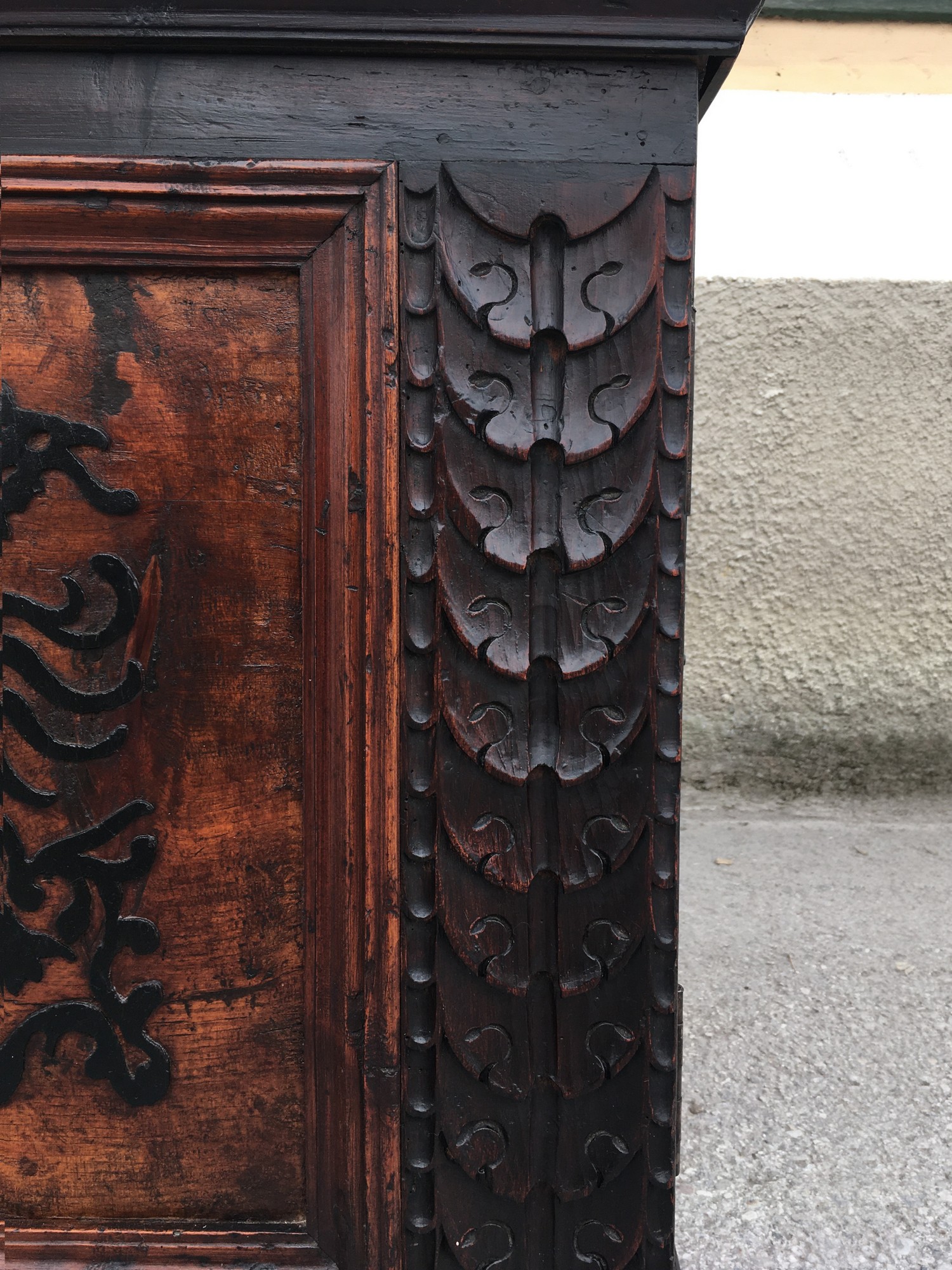 Herrschaftliche Truhe Kommode antik Zirbe massiv ca. 1700 - 1750 restauriert