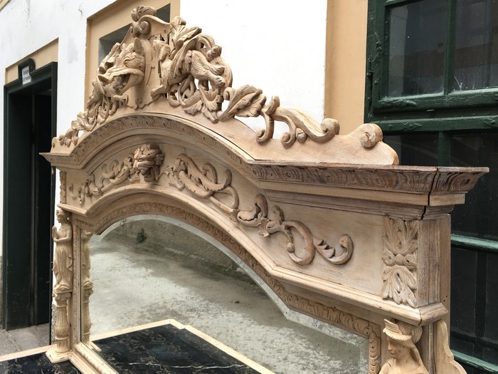 Jagdschrank antikes Möbel