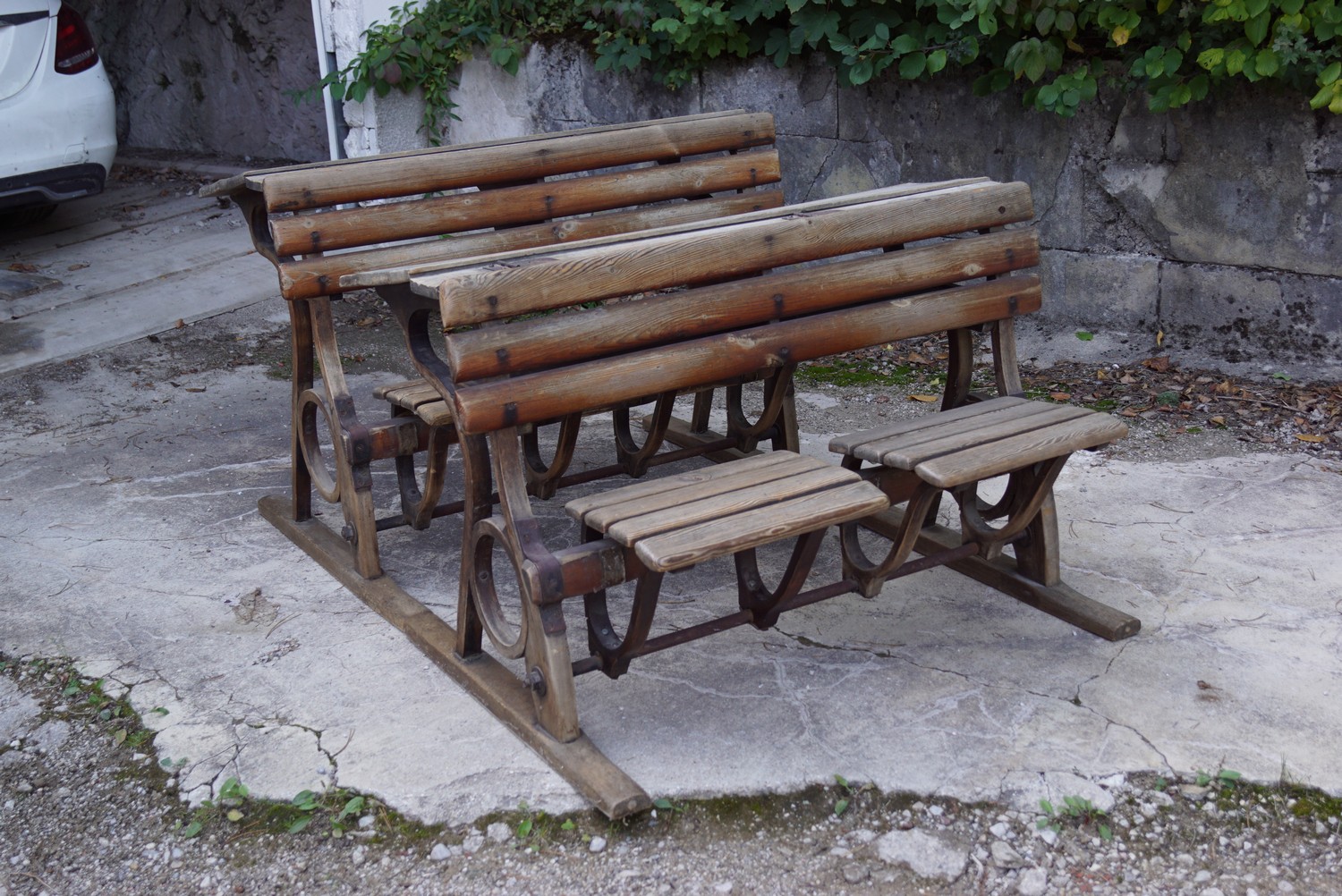 Sitzbänke antik Tische Bugholz Vintage Industrial Design Holz Metall Orientexpress Zug Möbel