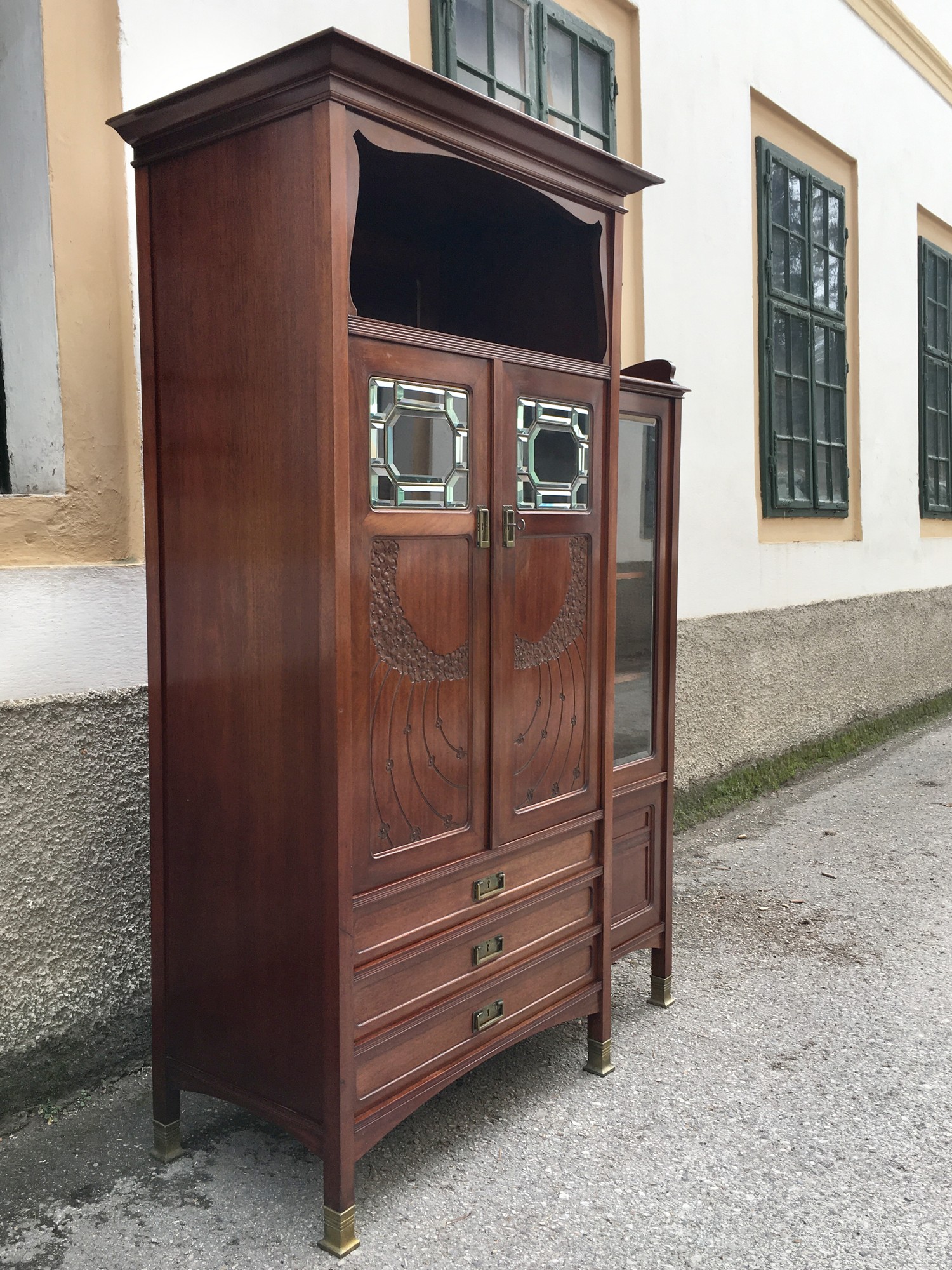 Vitrinenschrank antik Bücherschrank Vitrine Schrank Jugendstil Richard Ludwig Blumengirlanden