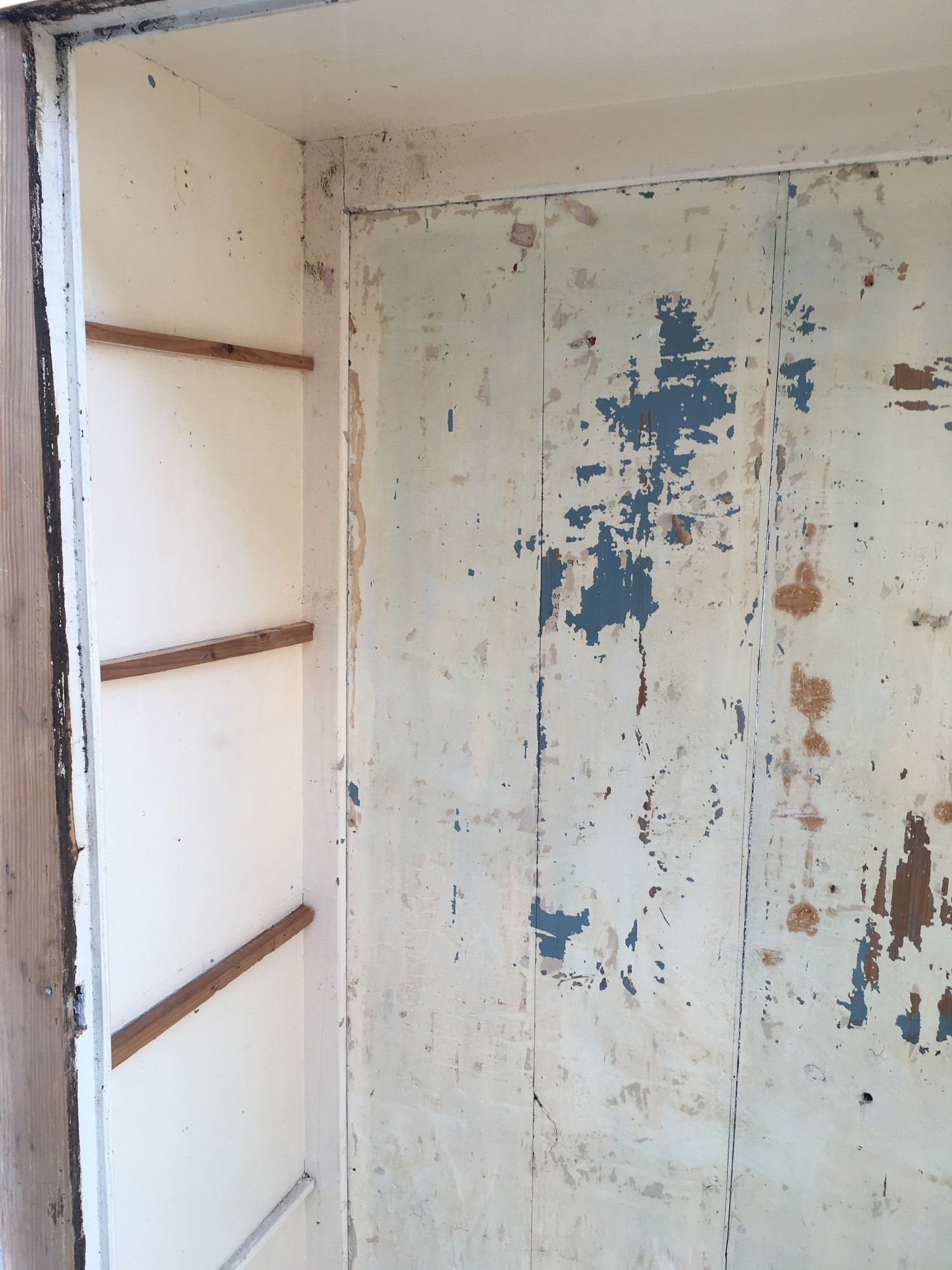 Antiker Vitrinengeschirrschrank Vintage saniert neu restauriert Design Maison