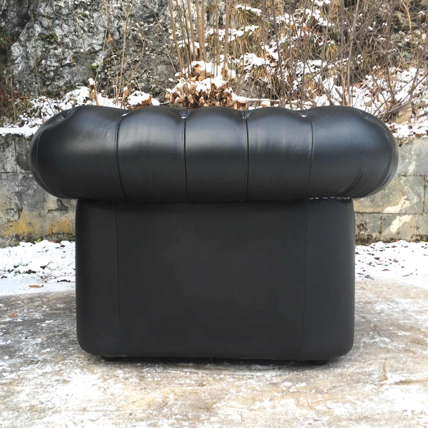 Chesterfield Sessel Clubsessel schwarz mit Kristallsteinen Knopfheftung Fauteuil