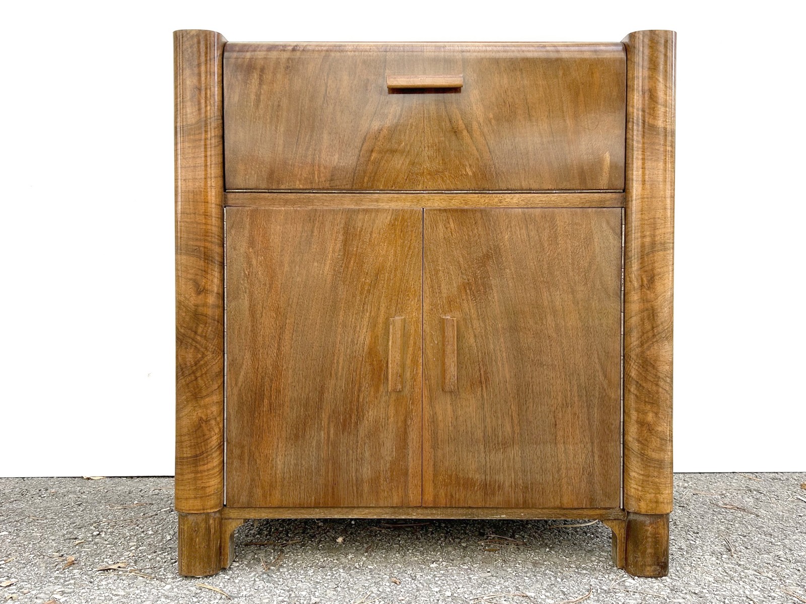 antiker Musikschrank 1940er-Jahre Antiquität Kommode Artdeco Plattenspielerschrank Vintage Design Brutalismus Holz Furnier