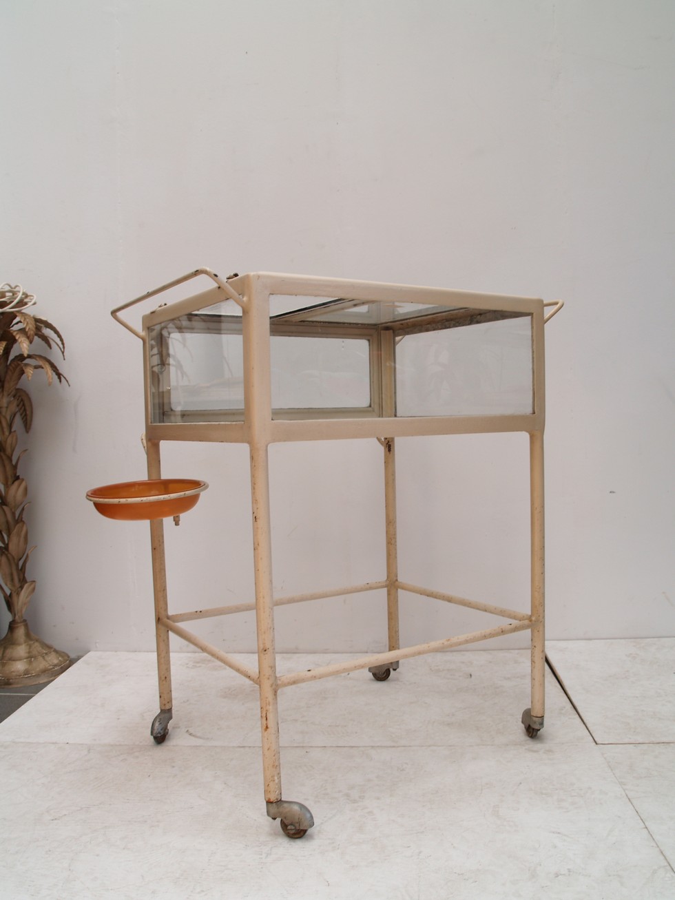 Beistelltisch Arzttisch Bauhaus Metall creme Industrialdesign Retro Möbel Vintage