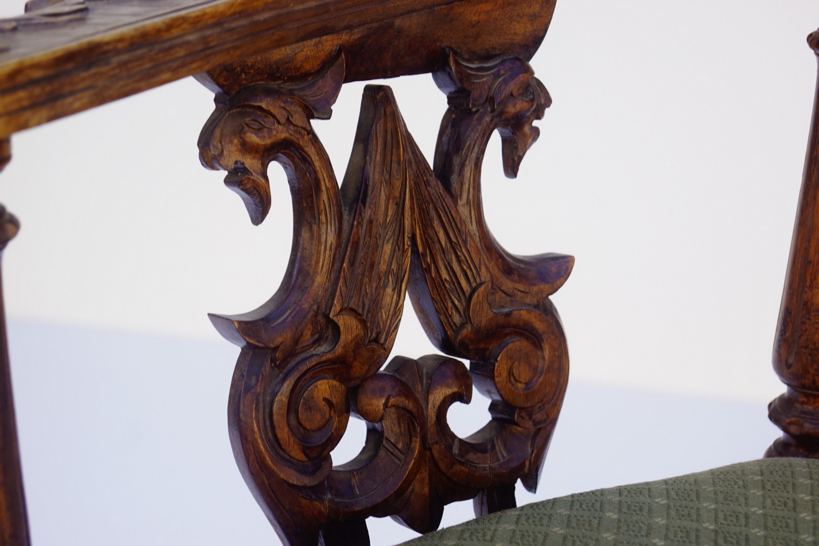 Antiker Eckstuhl Armlehnstuhl Historismus Nussholz Renaissance