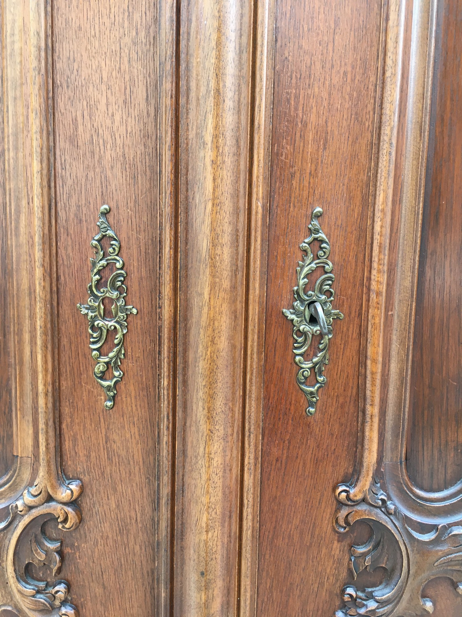 Historismus Schrank Kleiderschrank antik beschnitzt Wiener Pfeifenbarock