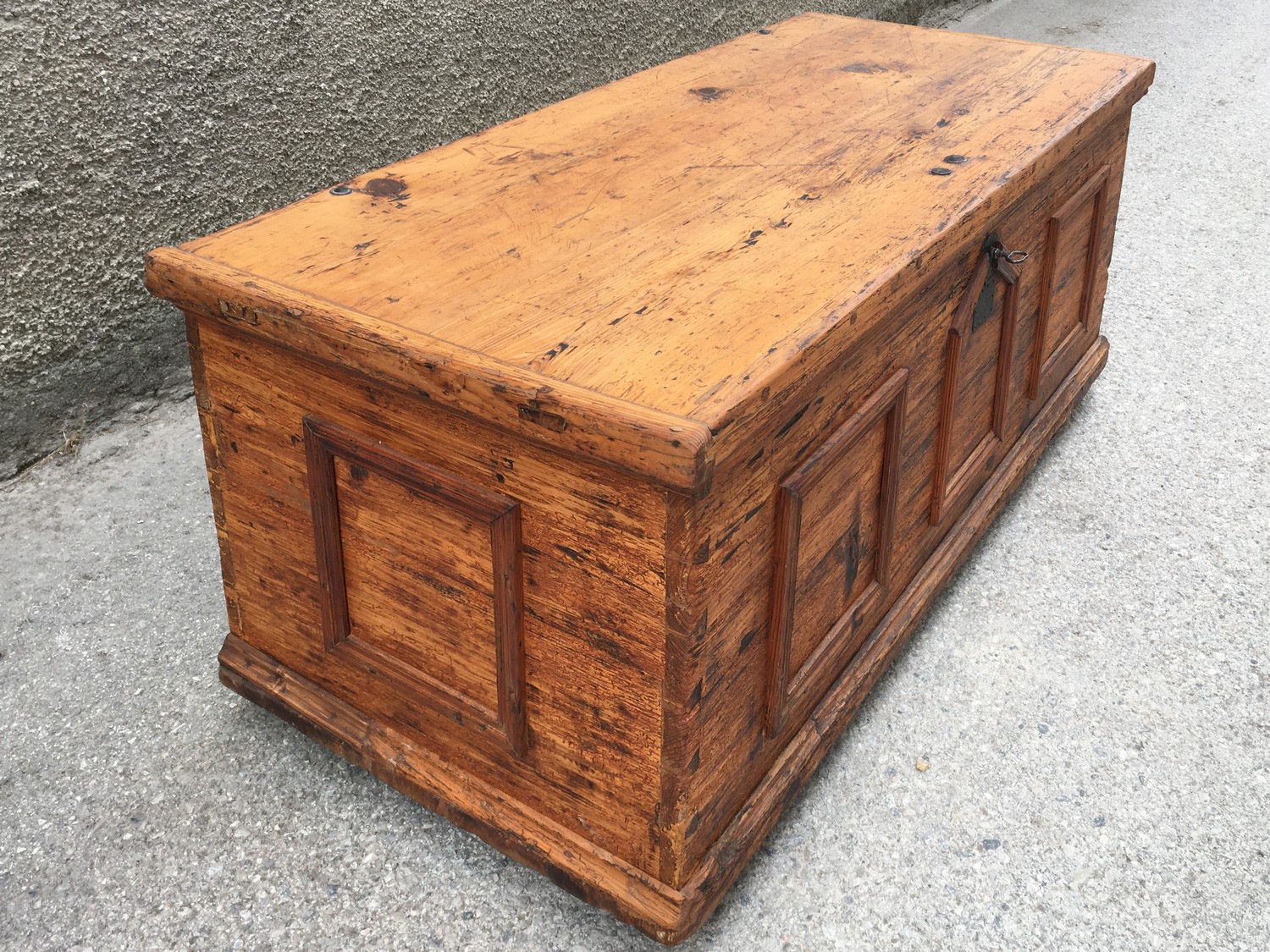Herrschaftliche Truhe groß Weichholz 18. Jahrhundert restauriert antik