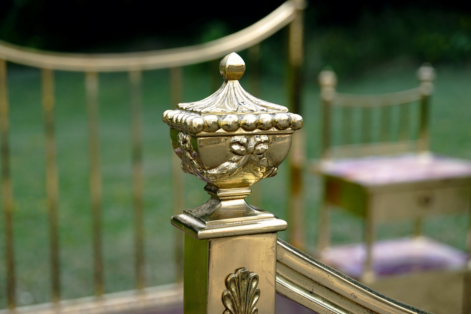 Bett Messingbett antik golden Messing Vintage mit Metallrost