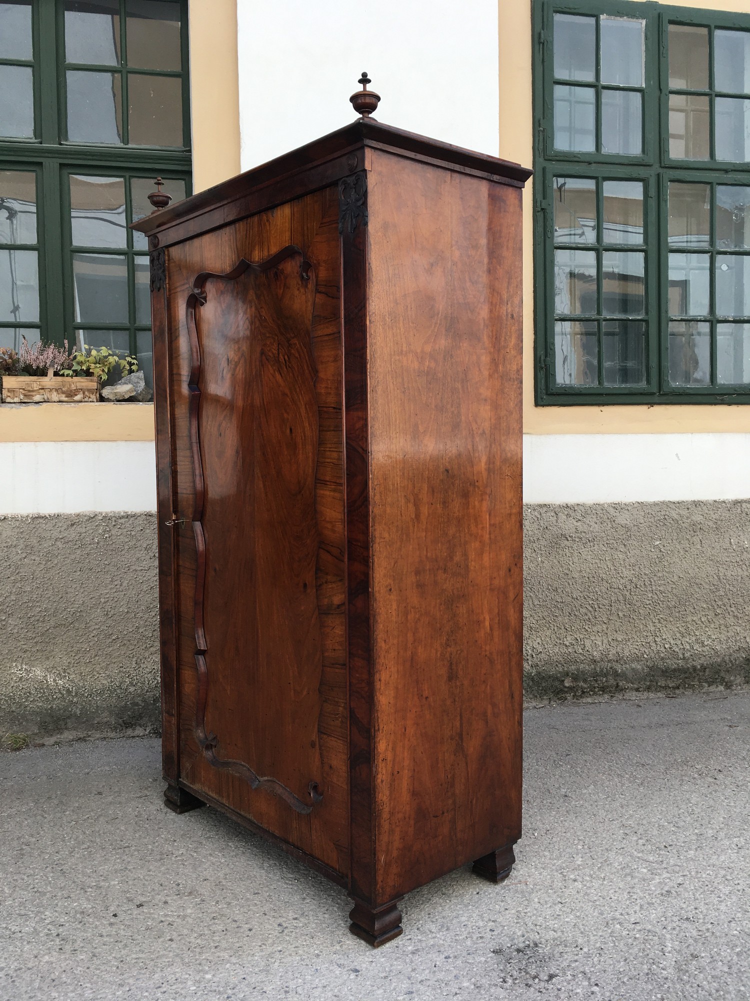 Schrank Kleiderschrank Biedermeier Nussholz Original Brezelschrank antik