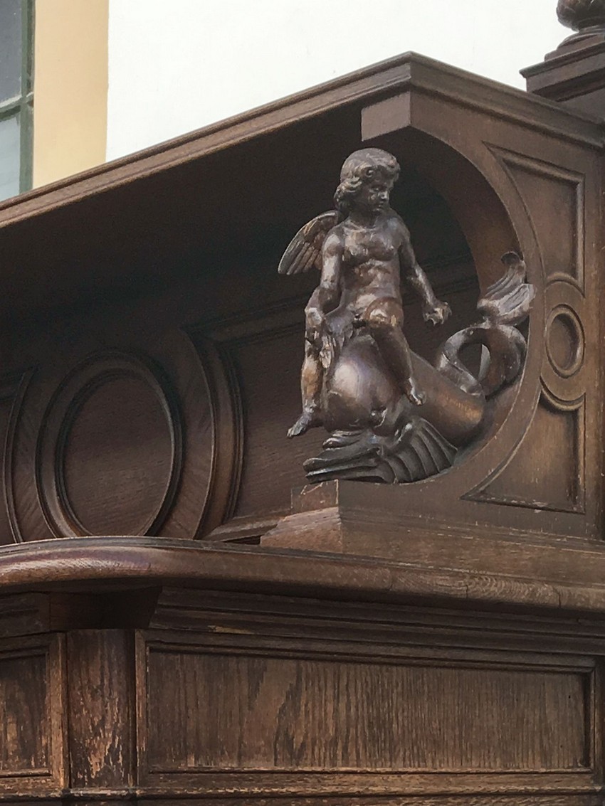 Kommode antik Schnitzwerk Engel Renaissance Barock Schrank Anrichte Möbel