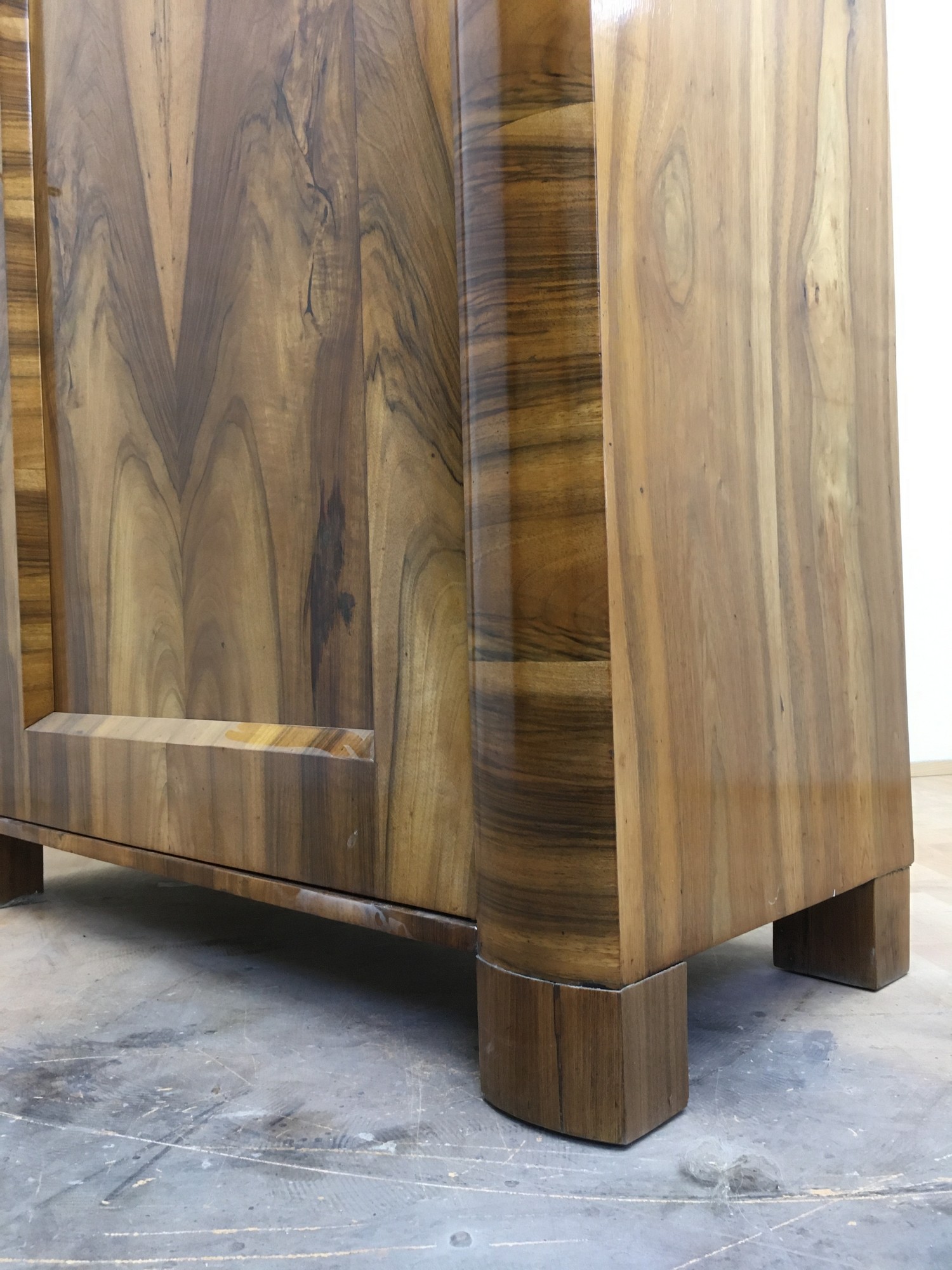 Biedermeier Kleiderschrank restauriert