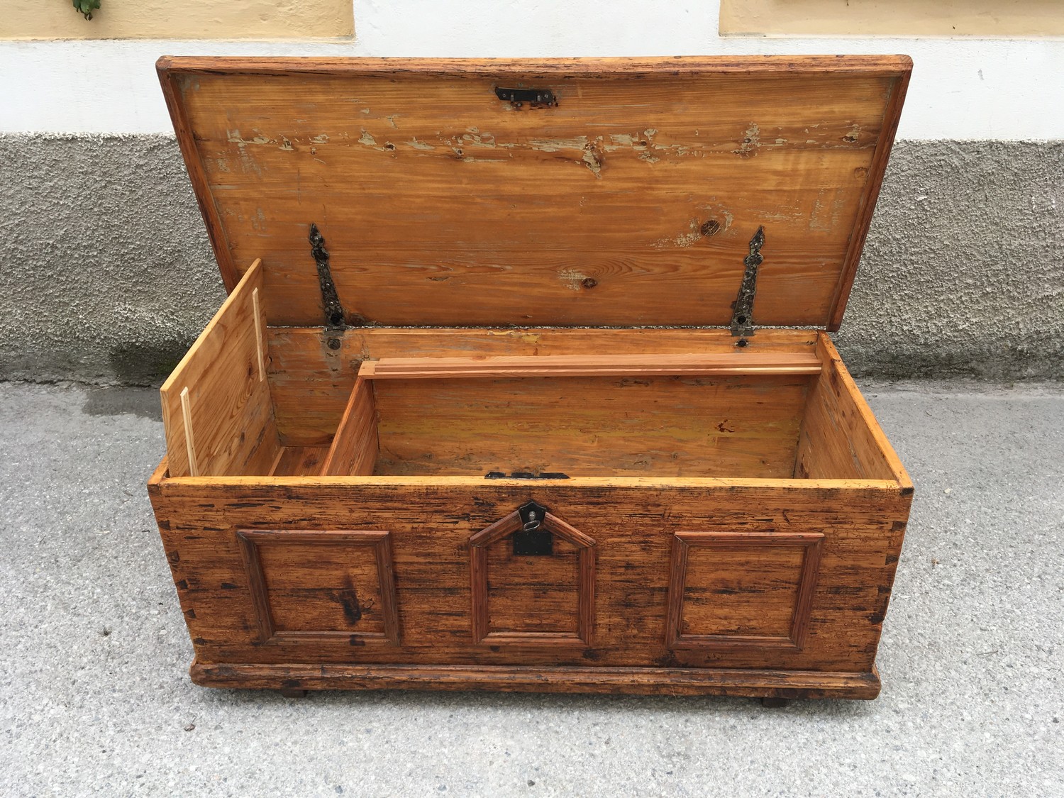 Herrschaftliche Truhe groß Weichholz 18. Jahrhundert restauriert antik
